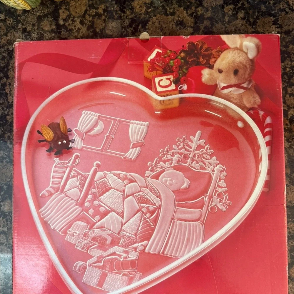 NIB Mikasa Crystal Heart-Shaped Glass Decorative Serving Tray.  12 1/2 wide - Picture 3 of 6